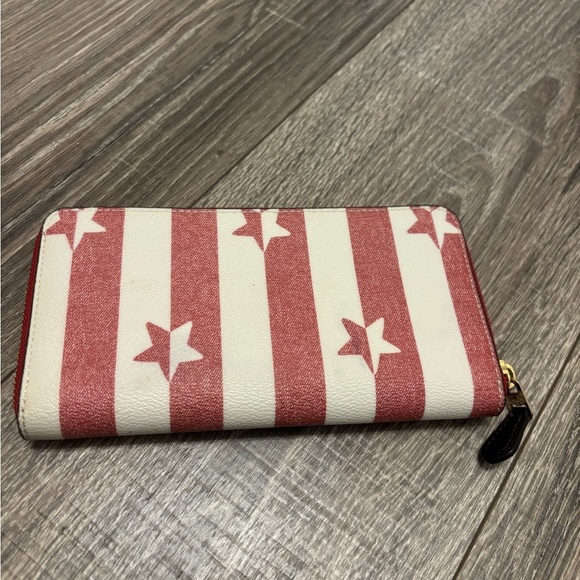COACH Red And Beige Stripes And Stars Medium Zip Around Multi Card Canvas Wallet - Picture 2 of 10